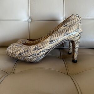 Stuart Weitzman Snake print Platform Peep Toes